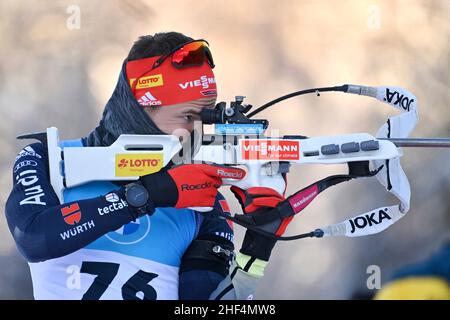 Philipp HORN (GER), auf dem Schießstand, Schießen, Aktion, Einzelbild, getrimmtes Einzelmotiv, Halbe Figur, halbe Figur. IBU Biathlon World Cup 10 km Männer Sprint am 13th. Januar 2022 in Ruhpolding, Saison 2021/22. Stockfoto