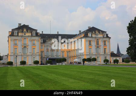 Schloß Augustusburg, Südseite, bei Brühl, Rhein-Erft-Kreis, Nordrhein-Westfalen, Deutschland / Schloss Augustusburg bei Brühl, Rhein-Erft-Kreis, Stockfoto