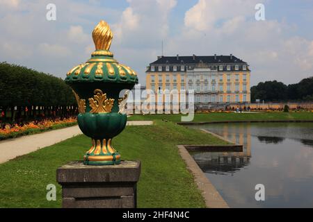 Schloß Augustusburg, Südseite, bei Brühl, Rhein-Erft-Kreis, Nordrhein-Westfalen, Deutschland / Schloss Augustusburg bei Brühl, Rhein-Erft-Kreis, Stockfoto