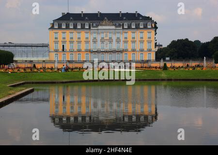 Schloß Augustusburg, Südseite, bei Brühl, Rhein-Erft-Kreis, Nordrhein-Westfalen, Deutschland / Schloss Augustusburg bei Brühl, Rhein-Erft-Kreis, Stockfoto