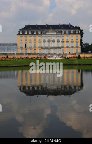 Schloß Augustusburg, Südseite, bei Brühl, Rhein-Erft-Kreis, Nordrhein-Westfalen, Deutschland / Schloss Augustusburg bei Brühl, Rhein-Erft-Kreis, Stockfoto