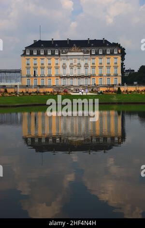 Schloß Augustusburg, Südseite, bei Brühl, Rhein-Erft-Kreis, Nordrhein-Westfalen, Deutschland / Schloss Augustusburg bei Brühl, Rhein-Erft-Kreis, Stockfoto