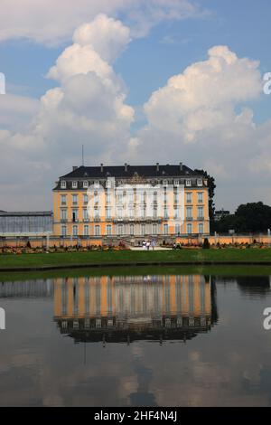 Schloß Augustusburg, Südseite, bei Brühl, Rhein-Erft-Kreis, Nordrhein-Westfalen, Deutschland / Schloss Augustusburg bei Brühl, Rhein-Erft-Kreis, Stockfoto