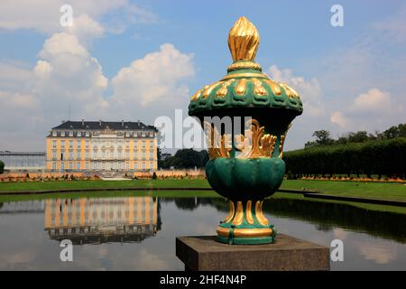 Schloß Augustusburg, Südseite, bei Brühl, Rhein-Erft-Kreis, Nordrhein-Westfalen, Deutschland / Schloss Augustusburg bei Brühl, Rhein-Erft-Kreis, Stockfoto