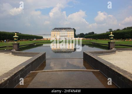 Schloß Augustusburg, Südseite, bei Brühl, Rhein-Erft-Kreis, Nordrhein-Westfalen, Deutschland / Schloss Augustusburg bei Brühl, Rhein-Erft-Kreis, Stockfoto