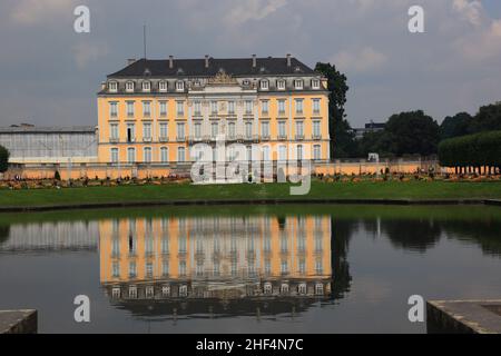 Schloß Augustusburg, Südseite, bei Brühl, Rhein-Erft-Kreis, Nordrhein-Westfalen, Deutschland / Schloss Augustusburg bei Brühl, Rhein-Erft-Kreis, Stockfoto