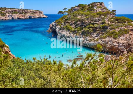 Türkisfarbenes Wasser auf Mallorca. Moro Beach. Mittelmeerküste. Spanien Stockfoto