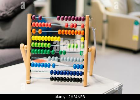 Kinder Spielzeug für eine Gehirnentwicklung, Mathematik, Abakus Stockfoto
