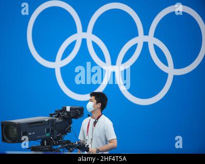 26th. JULI 2021 - TOKIO, JAPAN: Produktionsassistent beim Schwimmen bei den Olympischen Spielen 2020 in Tokio (Foto: Mickael Chavet/RX) Stockfoto