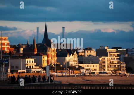 FRANKREICH SEINE-MARITIME (76). LE HAVRE. PANORAMABLICK AUF DAS ZENTRUM DES HAFENS. Stockfoto