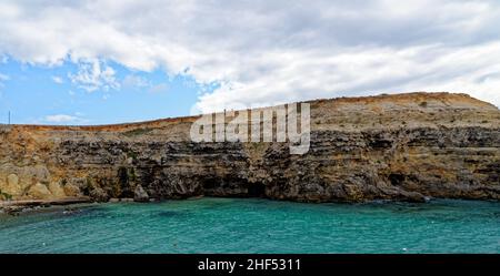 Malerische Aussicht auf Anchor Bay - Mellieha, Malta. Seascape, Northwest Malta, Anchor Bay, Sweethaven. Stockfoto