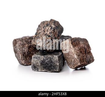 Granitsteinpflaster isoliert auf weißem Hintergrund. Natürlicher Kopfsteinpflaster Stockfoto