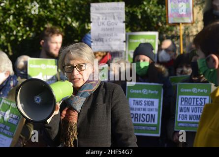 Natalie Bennett / Baroness Bennett von Manor Castle bei einem Protest der Grünen in Westminster gegen das Polizeigesetz, das durch das Parlament läuft und P begrenzt Stockfoto