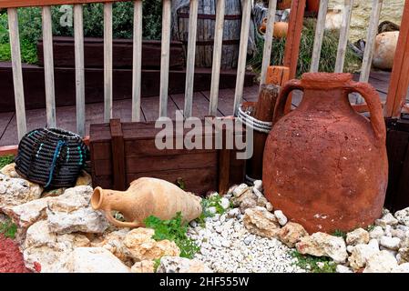 Töpferei - Popeye Village in Anchor Bay - Sweethaven Village, Malta. 1st vom Februar 2016 Stockfoto