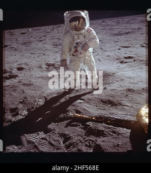 Buzz Aldrin, Foto von Neil Armstrong. Astronaut Buzz Aldrin, Pilot des Mondmoduls, spaziert auf der Oberfläche des Mondes, 1969.
