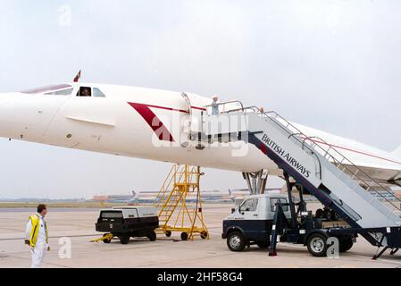 Queen Elizabeth II am Flughafen Heathrow 1992 an Bord von Concorde Stockfoto