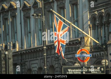 London, Großbritannien. 14th Januar 2022. A warm and Sunny day in Westminster, London .Paul Quezada-Neiman/Alamy Live News Credit: Paul Quezada-Neiman/Alamy Live News Stockfoto