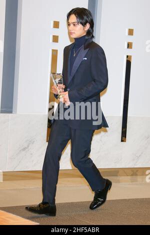 Tokio, Japan. 13th Januar 2022. Die Verleihung der Japan Jewelry Best Dresser Awards 33rd (IJT2022) fand statt. Der japanische Schauspieler Takumi Kitamura gewann den Preis in der Kategorie „Männlich“ am 13. Januar 2022 in Tokio, Japan. (Foto von Kazuki Oishi/Sipa USA) Quelle: SIPA USA/Alamy Live News Stockfoto