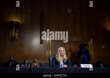 Lael Brainard erscheint am Donnerstag, den 13. Januar 2022, vor einer Anhörung des Senatsausschusses für Banken, Wohnungsbau und städtische Angelegenheiten wegen ihrer Ernennung zum stellvertretenden Vorsitzenden des Gouverneursrats des Federal Reserve Systems im Dirksen Senate Office Building in Washington, DC. Kredit: Rod Lampey / CNP/Sipa USA Stockfoto
