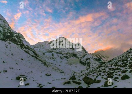 Sternenhimmel über Machhepuchare und Annapurna Base Camp - Nepal, Himalaya Stockfoto