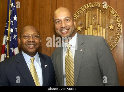 Sekretär Alphonso Jackson mit dem Bürgermeister von New Orleans, Ray Nagin, 207-DP-9103-NOMyr535. Stockfoto