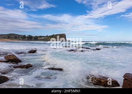 Avalon Beach in Sydney, Blick auf Bangalley Headland, Sydney, NSW, Australien Stockfoto