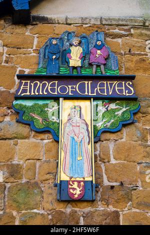Anne of Cleves Pub Schild auf dem Gebäude, das ihr von Henry VIII bei ihrer Scheidung geschenkt wurde. Jetzt ein öffentliches Haus. Melton Mowbray, Leicestershire, England. Stockfoto
