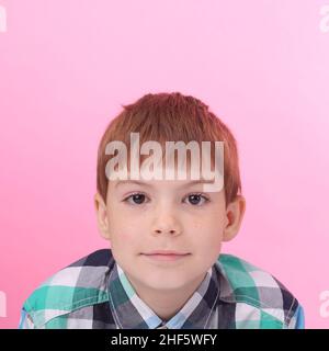 Niedliche kleine rote Haare junge Stockfoto