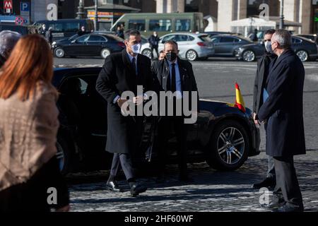 Rom, Italien. 14th Januar 2022. Der spanische Premierminister Pedro Sanchez nimmt an der Staatsbegräbnis des Präsidenten des Europäischen Parlaments, David Sassoli, in der Basilika Santa Maria degli Angeli e dei Martiri in Rom Teil. David Sassoli starb am 11th. Januar 2022 im Alter von 65 Jahren nach einer „Dysfunktion seines Immunsystems“. Kredit: LSF Foto/Alamy Live Nachrichten Stockfoto