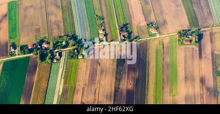 Luftaufnahme von polnem Ackerland in der Nähe von Krakau Stockfoto