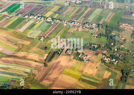 Luftaufnahme von polnem Ackerland in der Nähe von Krakau Stockfoto