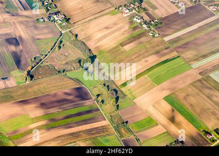Luftaufnahme von polnem Ackerland in der Nähe von Krakau Stockfoto