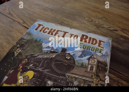 Ticket To Ride Europe. Ein Brettspiel im Bahnstil, bei dem Spiele Routen bauen, um Städte zu verbinden. Das Familienspiel hat mehrere Auszeichnungen gewonnen. Stockfoto