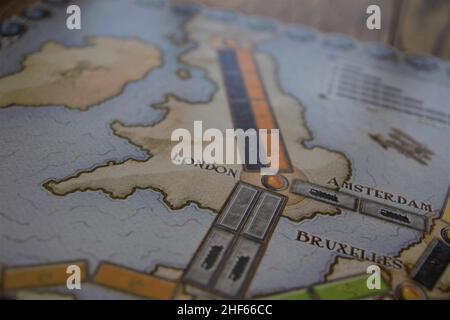 Ticket To Ride Europe. Ein Brettspiel im Bahnstil, bei dem Spiele Routen bauen, um Städte zu verbinden. Das Familienspiel hat mehrere Auszeichnungen gewonnen. Stockfoto