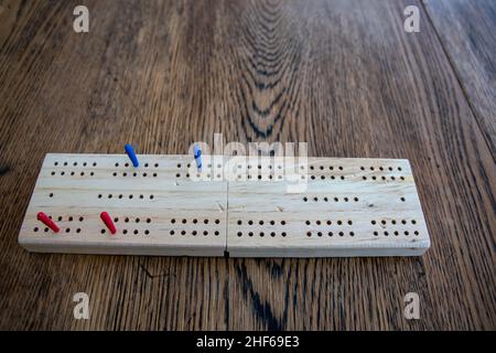 Cribbage, oder Krippe, ist ein Kartenspiel traditionell für zwei Spieler, die das Spielen und Gruppieren von Karten in Kombinationen, die Punkte zu gewinnen. Die Punkte sind Stockfoto