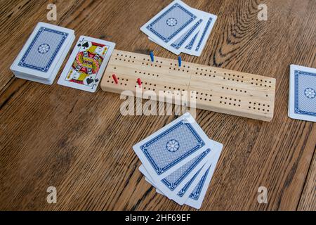 Cribbage, oder Krippe, ist ein Kartenspiel traditionell für zwei Spieler, die das Spielen und Gruppieren von Karten in Kombinationen, die Punkte zu gewinnen. Die Punkte sind Stockfoto