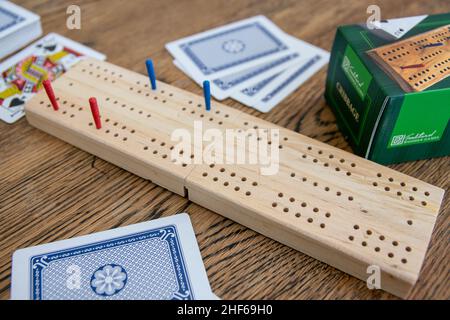 Cribbage, oder Krippe, ist ein Kartenspiel traditionell für zwei Spieler, die das Spielen und Gruppieren von Karten in Kombinationen, die Punkte zu gewinnen. Die Punkte sind Stockfoto