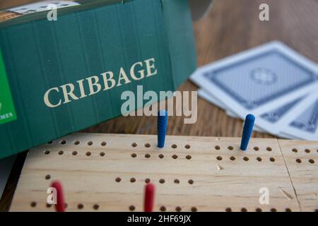 Cribbage, oder Krippe, ist ein Kartenspiel traditionell für zwei Spieler, die das Spielen und Gruppieren von Karten in Kombinationen, die Punkte zu gewinnen. Die Punkte sind Stockfoto