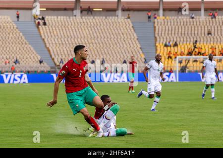 YAOUNDE, KAMERUN - 14. JANUAR: Achraf Hakimi aus Marokko beim Afrika-Cup der Nationen der Gruppe C 2021 zwischen Marokko und den Komoren im Stade Ahmadou Ahidjo am 14 2022. Januar in Yaounde, Kamerun. (Foto von SF) Kredit: Sebo47/Alamy Live News Stockfoto