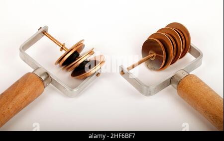 Barbier der Oper von Sevilla, Sistro, Sistrum. Klapperndes Schlagzeuginstrument. Stockfoto