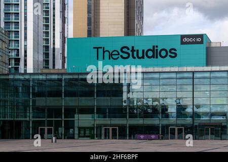 Salford, Großbritannien - 23rd. September 2019: BBC Buildings, MediaCityUK in Salford Quays in der Nähe von Manchester. ITV, BBC, Channel 4 Filmen, produzieren, bearbeiten und übertragen Stockfoto