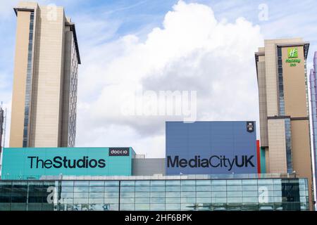 Salford, Großbritannien - 23rd. September 2019: BBC Buildings, MediaCityUK in Salford Quays in der Nähe von Manchester. ITV, BBC, Channel 4 Filmen, produzieren, bearbeiten und übertragen Stockfoto