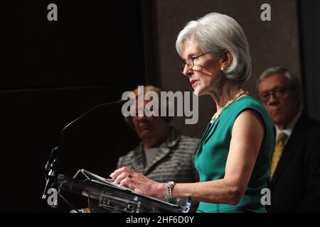 Secretary Sebelius hält Rede bei der HHS-Pressekonferenz zum Haushalt 2014, 10. April 2013 (Bild 3). Stockfoto