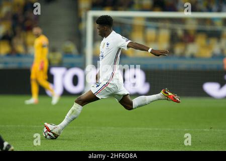 Ukraine, Kiew - 04. September 2021. Aurelien Tchouameni (Frankreich) während des Spiels zwischen der Ukraine und Frankreich, NSC Olympiyskiy Stockfoto