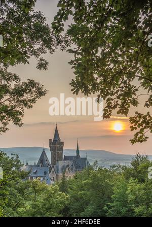 Deutschland, Sachsen-Anhalt, Wernigerode, Schloss Wernigerode am Abend Stockfoto