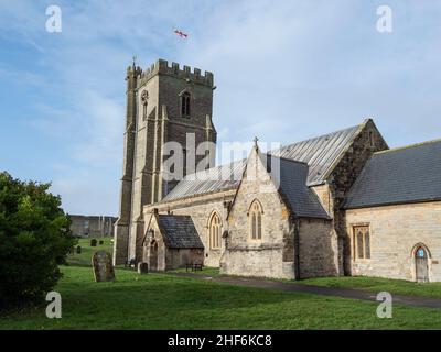 St. Andrew's Church, Burnham-on-Sea, Somerset, England. Die Kirche ist bekannt dafür, dass sie einen schiefen Turm hat. Stockfoto