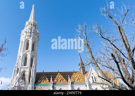 Die Matthiaskirche ist eine der schönsten Kirchen in Budapest und die einzigartigsten Kirchen in Europa. Das Hotel liegt auf dem Burgberg von Buda. Römisch-katholisch c Stockfoto