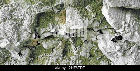 In den vertikalen Kreidefelsen trifft man auf Grotten, die charakteristisch für die Cote d'Albatre, Quiberville Plage, Frankreich, die Normandie, Stockfoto