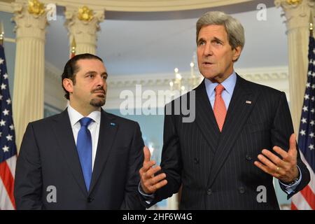 Außenminister Kerry Hält Mit Dem Ehemaligen Libanesischen Premierminister Saad Hariri Eine Rede. Stockfoto