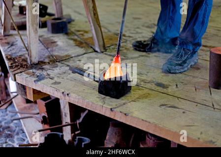 Glasbläser bei der Arbeit, Gernsheim, Nordrhein-Westfalen Stockfoto